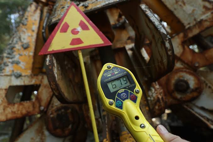 How To Use A Geiger Counter: A Simple Guide